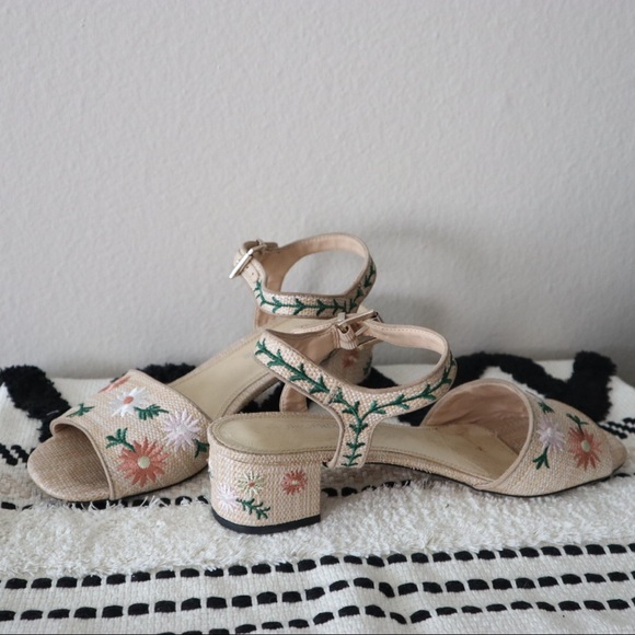 Shoes - 🦋 3 for $30 🦋 Boho flower block heels
